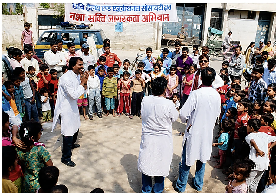 A large community gathering at a CHES Nasha Mukti de-addiction awareness campaign
